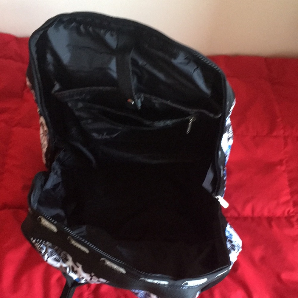 Lesportsac convertible backpack to carry - Picture 9 of 9